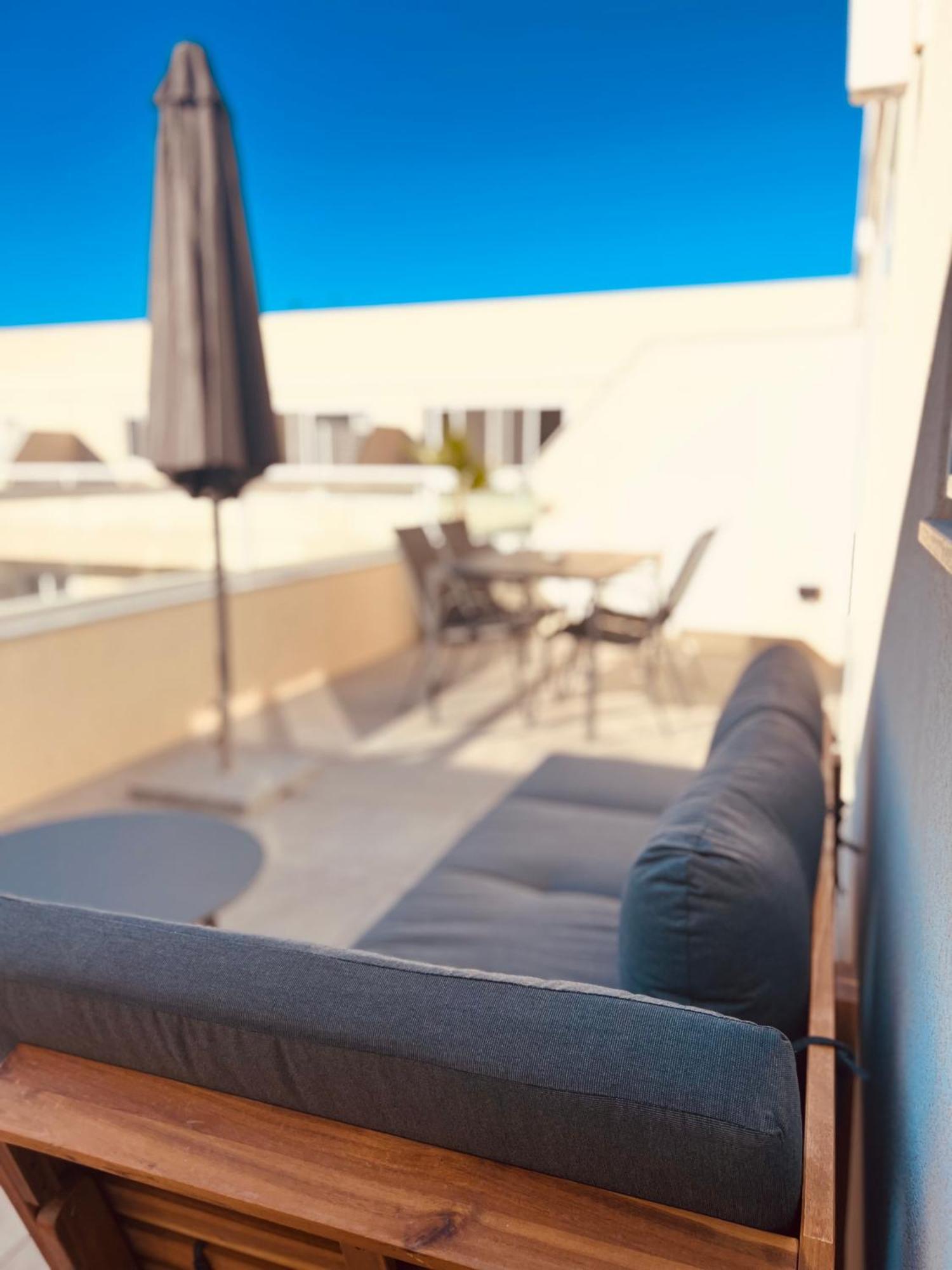 Modern & Spacious 2Br Penthouse With Terrace - Close To Qawra Beach Сейнт Полс Бей Екстериор снимка